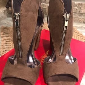 Carlos Santana Block-Heel Sandals 7.5 M